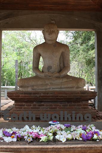 アヌラーダプラ（Anuradhapura）のサマーディ仏像（Samadhi Buddha Statue）